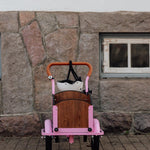 Chanty Cargo Kid – Pink inkl. hjelm, flaskeholder, håndtag i 2 farver og ringklokke - BørnecyklerneChantyBørnecyklernePink: BLC16 - LYRChanty Cargo Kid – Pink inkl. hjelm, flaskeholder, håndtag i 2 farver og ringklokke